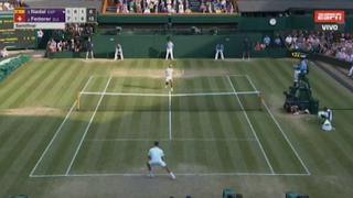 Roger Federer vs. Rafael Nadal: sombrero, dejada y toda la clase del suizo [VIDEO]