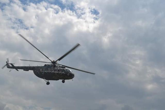 Un helicóptero del Ejército Peruano, que transportaba a una comitiva de militares y policías, se precipitó esta tarde en la región Amazonas (Foto: Wigberto Calongos).