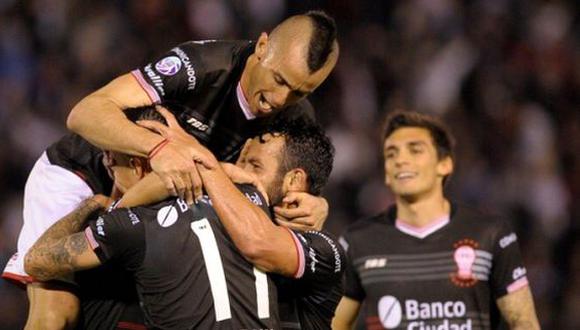 Con goles de Lucas Gamba, Carlos Auzqui y Andrés Roa; Huracán vapuleó a Banfield | Foto: Twitter Gol de Vestuario