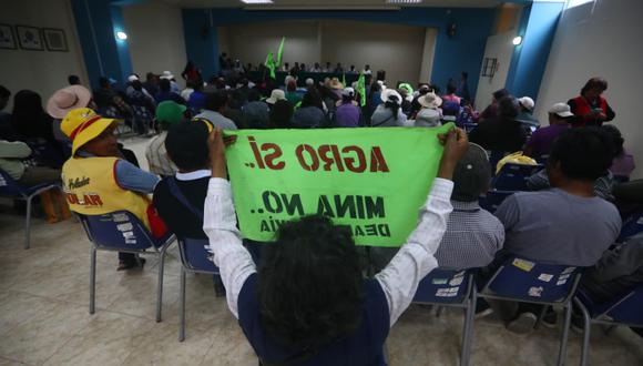 Autoridades locales mantienen reunión en municipio de Cochacra. (Foto: Alessandro Currarino)