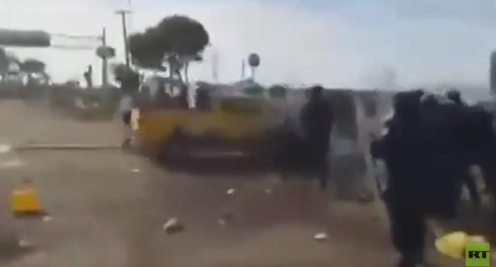 Un hombre atropella a un grupo de agentes de la Gendarmería mexicana en Baja California con una camioneta durante una manifestación contra el llamado 'gasolinazo'. (Foto: YouTube)