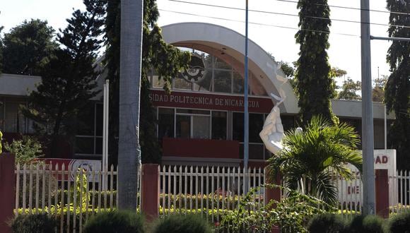 La fachada de la Universidad Politécnica de Nicaragua (UPOLI), una de las nacionalizadas por el régimen de Daniel Ortega. (EFE/Jorge Torres).