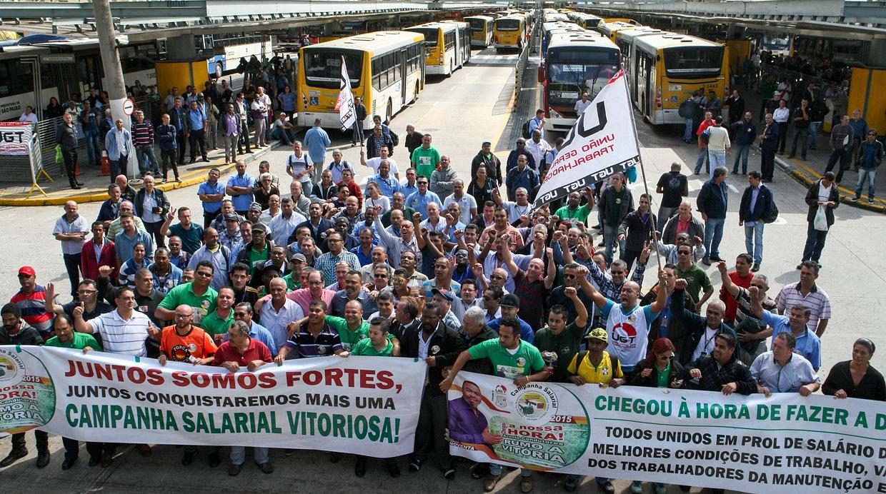Choferes de buses de Sao Paulo pararon por 2 horas en protesta - 2