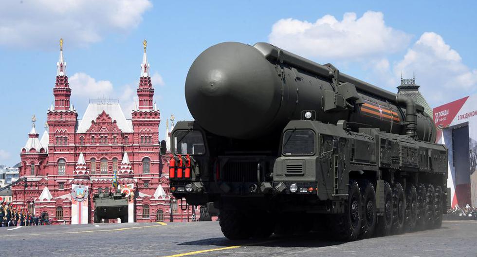 Un sistema ruso de misiles balísticos intercontinentales Yars participa en el Desfile del Día de la Victoria en la Plaza Roja en Moscú, Rusia, el 24 de junio de 2020. (Iliya Pitalev vía REUTERS).