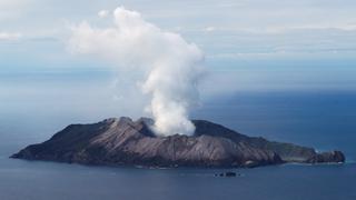 Policía neozelandesa deja a autoridades locales la búsqueda de desaparecidos por erupción de volcán