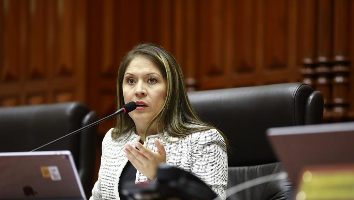 La congresista Yeni Vilcatoma dijo estar dispuesta a "zanjar" el tema con Francesco Petrozzi. (Foto: Congreso)