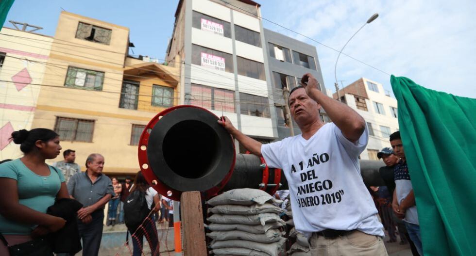 Vecinos de San Juan de Lurigancho realizan protesta al cumplirse un año del aniego de aguas servidas por colapso de tubería de Sedapal.  (Lino Chipana / GEC)