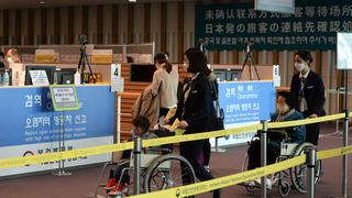 Japón inicia nuevas restricciones a viajeros de China y Corea del Sur por coronavirus