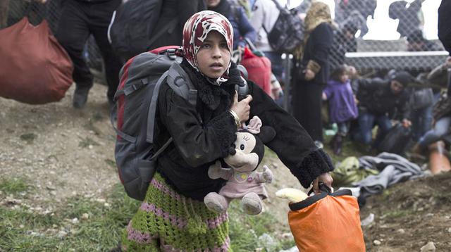 Crisis de refugiados desata caos en frontera Grecia-Macedonia - 15