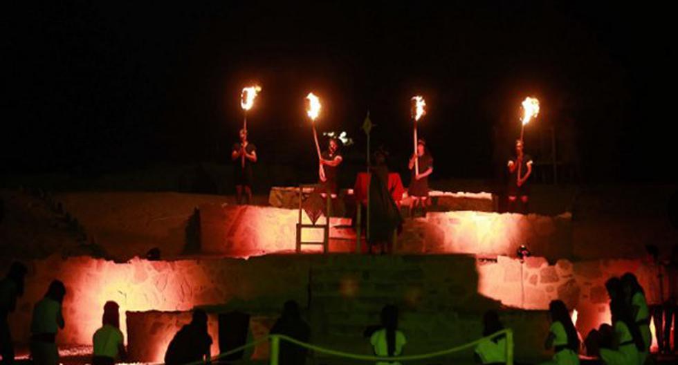 Quienes visitaron Caral pudieron participar en la ceremonia del fuego, un tradicional pago a la tierra. (Foto: Andina)
