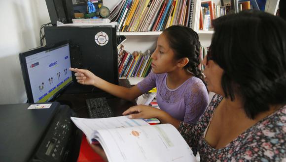 Las mujeres han cargado con la mayor parte de su tiempo durante la cuarentena haciendo los quehaceres del hogar. (Foto: Minedu)