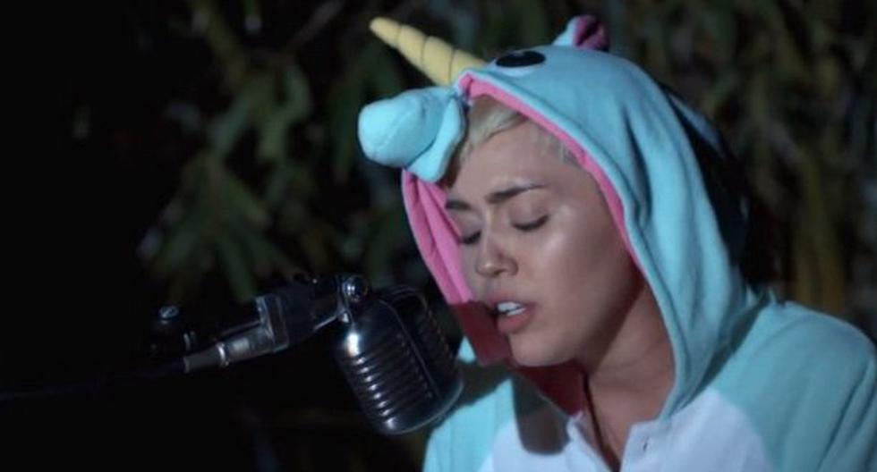 Miley Cyrus le canta a su pez muerto. (Foto: Captura de pantalla)