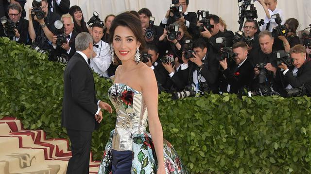 Amal Clooney, abogada internaciona, junto a su esposo, el actor George Clooney. (Foto: Agencias)