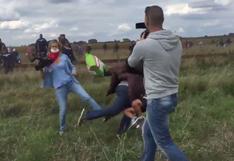 Twitter: reportera mete cabe a varios refugiados en Hungría | VIDEO