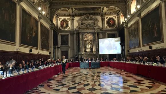 La Comisión de Venecia en una de sus sesiones. [Foto: Difusión]