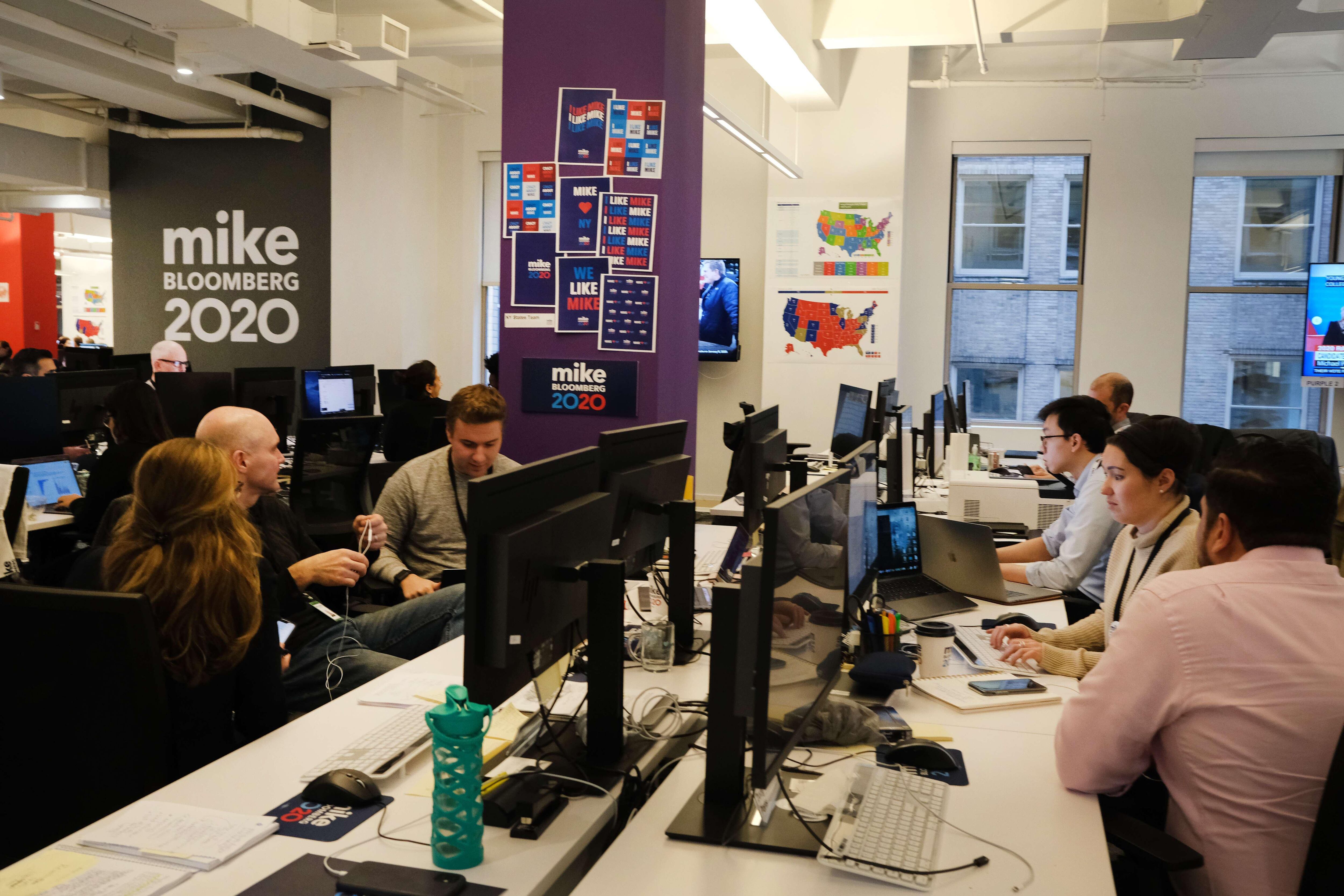 Bloomberg cuenta con 2.100 trabajadores en su campaña, es decir, el triple de miembros que en la base del actual presidente, Donald Trump, el quíntuple de la de Joe Biden y casi el doble de la de Elizabeth Warren (AFP) 