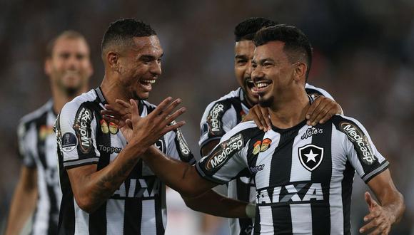 Nacional de Paraguay luchó, pero no pudo vulnerar el arco de Botafogo de Brasil en el Estadio Nilton Santos por el pase a los octavos de final. (Foto: Twitter)