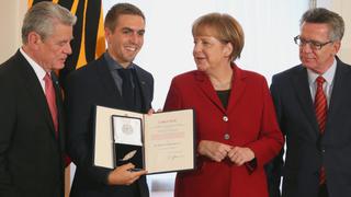 Alemanes son condecorados en Berlín por título en Brasil 2014