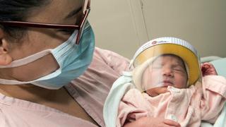 Recién nacidos en Costa Rica son protegidos con máscaras en medio de la pandemia por el coronavirus | FOTOS 