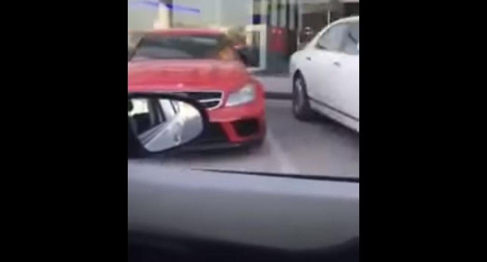 ¿Batman dejó aparcado su batimóvil en Dubái? (Foto: DashDam / YouTube)