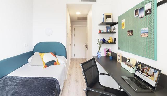 Esta habitación individual de 14m2 es la más económica de la residencia. Cuesta 1.100 euros al mes. (Foto: Difusión)