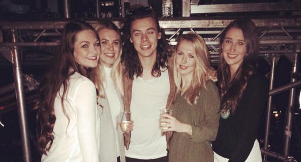 Harry Styles junto a su ex y unas amigas. (Foto: scoupe94 / Instagram)