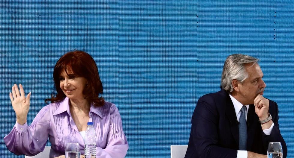 En direcciones opuestas apuntan la vicepresidenta Cristina Fernández de Kirchner y el mandatario argentino, Alberto Fernández. REUTERS