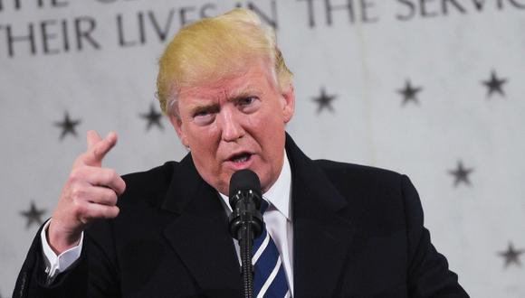 Donald Trump critic&oacute; a la prensa durante una visita a la sede de la CIA. (Foto: AFP)