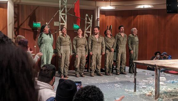 El elenco: Magaly Luque, Anaí Padilla, Karina Jordán, Gabriel Baltuano, Irene Eyzaguirre, Jorge Villanueva y Carlos Victoria. (Fotografía: Juan Diego Rodríguez Bazalar)