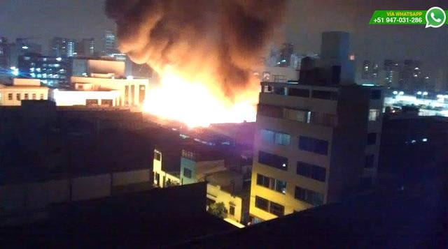 WhatsApp: Fuego consume mercado cerca al Hospital del Niño - 3
