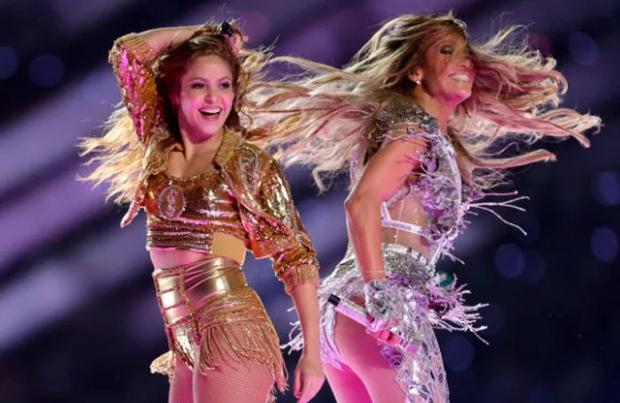 La cantante latina salió a cantar junto con la diva Jennifer Lopez (Foto: Rob Carr/Getty Images)