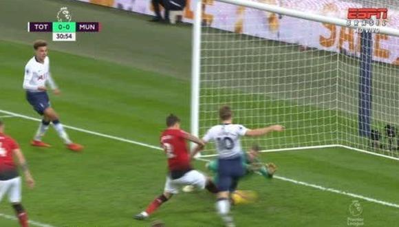 Harry Kane colocó el 1-0 en el Manchester United vs. Tottenham; sin embargo, el árbitro cobró posición adelantada y se anuló el mismo. El duelo se desarrolló en el estadio Wembley (Foto: captura de pantalla)