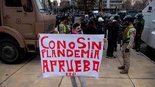 Chile vota en plebiscito histórico: apruebo o rechazo, el dilema de los ciudadanos que eligen si cambian la Constitución