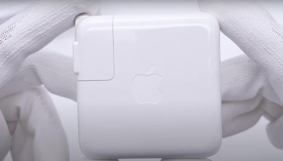 Un youtuber desarma el nuevo cargador rápido de Apple: ¿qué fue lo que encontró? (Foto: Captura de video)