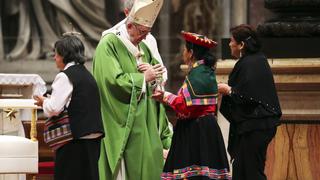 Papa brinda misa especial para migrantes y aboga por ellos