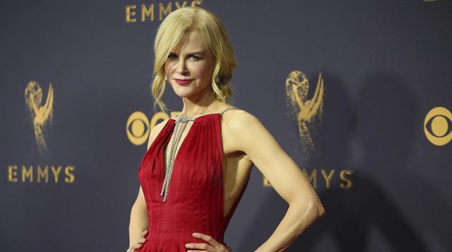 Nicole Kidman lució un diseño de Calvin Klein para la edición 2017 de los Emmy. Llegó junto a su esposo, el músico Ketih Urban. (Fotos: Agencias)