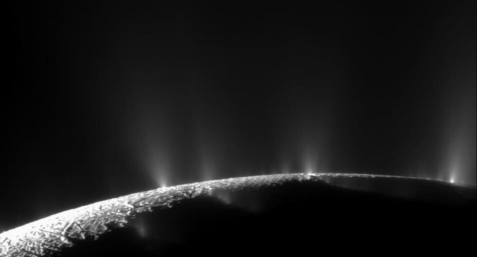 NASA y Encélado, luna de Saturno. (Foto: NASA)