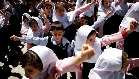 Las autoridades de Irán no quieren que los niños aprendan inglés en la primaria porque en esa etapa se forma a los estudiantes sobre las bases de la cultura iraní.