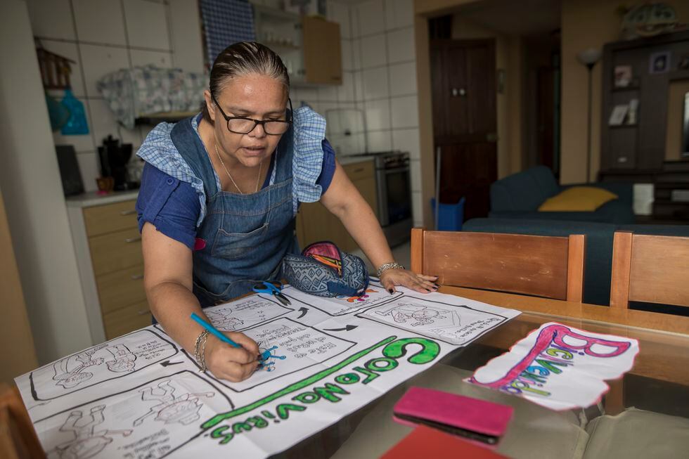 Cada día, la maestra prepara el material para las clases. (Foto: Anthony Niño de Guzman/GEC)
