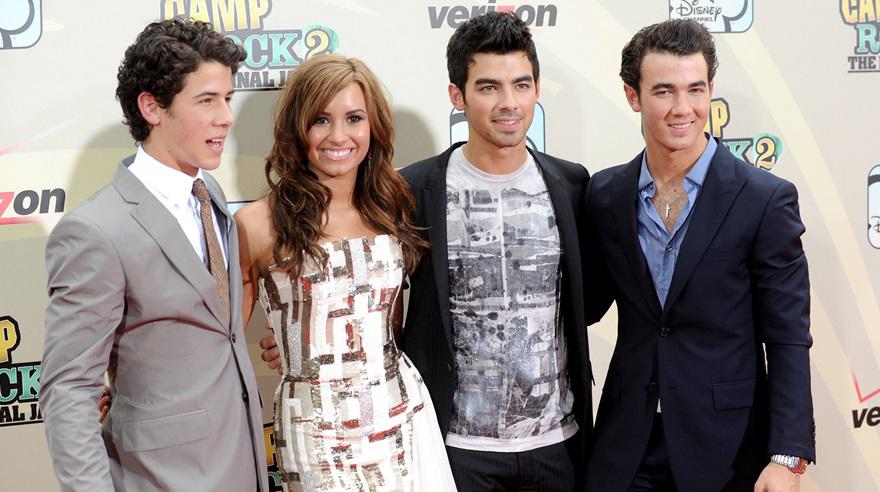 Demi Lovato junto a los Jonas Brothers. (Fotos: Agencias)