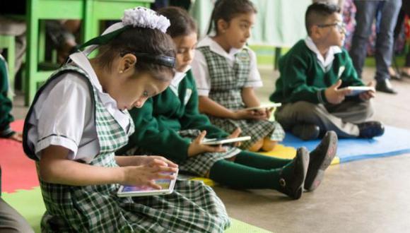 Según un informe del Banco Interamericano de Desarrollo (BID), si se les guía a los escolares en el uso de la tecnología, podrán mejorar hasta cuatro veces más su rendimiento académico. (Foto: Educared)