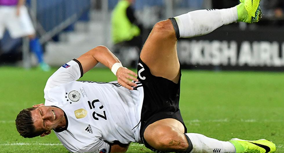 Mario Gómez no podrá las semifinales de la Eurocopa con Alemania, y en caso su selección llegue a la final, tampoco será parte de esta. (Foto: AFP)