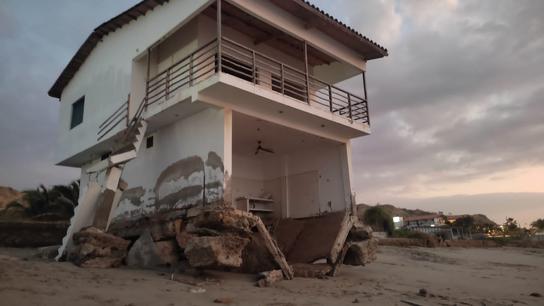 Tumbes: denuncian daños en vivienda por construcción de espigones para proyecto inmobiliario
