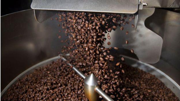 Más del 60% de los que cultivan café en Guatemala, Nicaragua, El Salvador y México han denunciado inseguridad alimentaria durante el ciclo de cosecha. Foto: GETTY IMAGES, vía BBC Mundo
