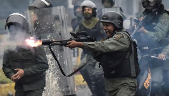El informe dice que las fuerzas de seguridad de Venezuela han estado involucradas en un uso sistemático de la violencia desde 2014 bajo órdenes del gobierno. (Foto: Getty Images, vía BBC Mundo).