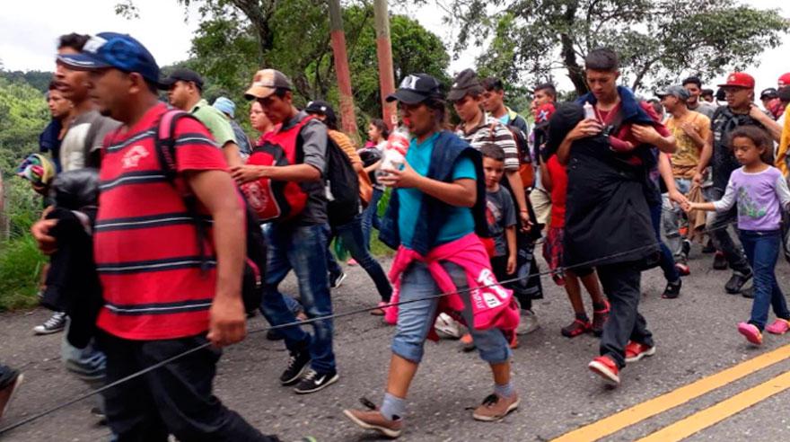 Según una fuente de la policía guatemalteca que prefirió mantener el anonimato, el grupo estaría cerca del millar. (Twitter @EmisorasUnidas)