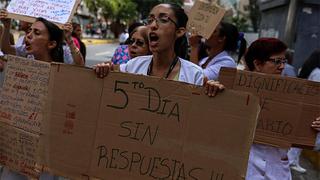 Venezuela: Enfermeros cumplen quinto día de paro por mejoras salariales