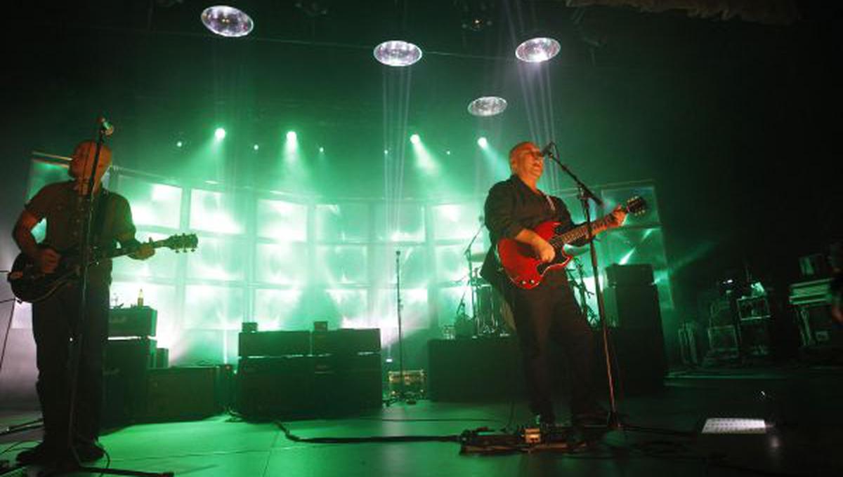 Pixies sorprende a fanáticos y estrena nuevos temas