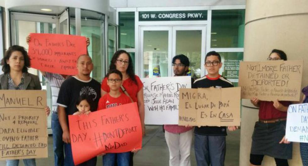Manifestantes esperan que padres indocumentados no sean deportados de EEUU. (Foto: vivelohoy.com)