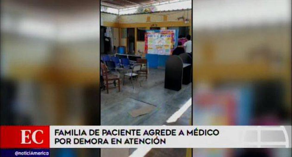 Los sujetos rompieron las puertas y lunas de consultorios y oficinas administrativas de la posta médica Los Libertadores. (América Noticias)